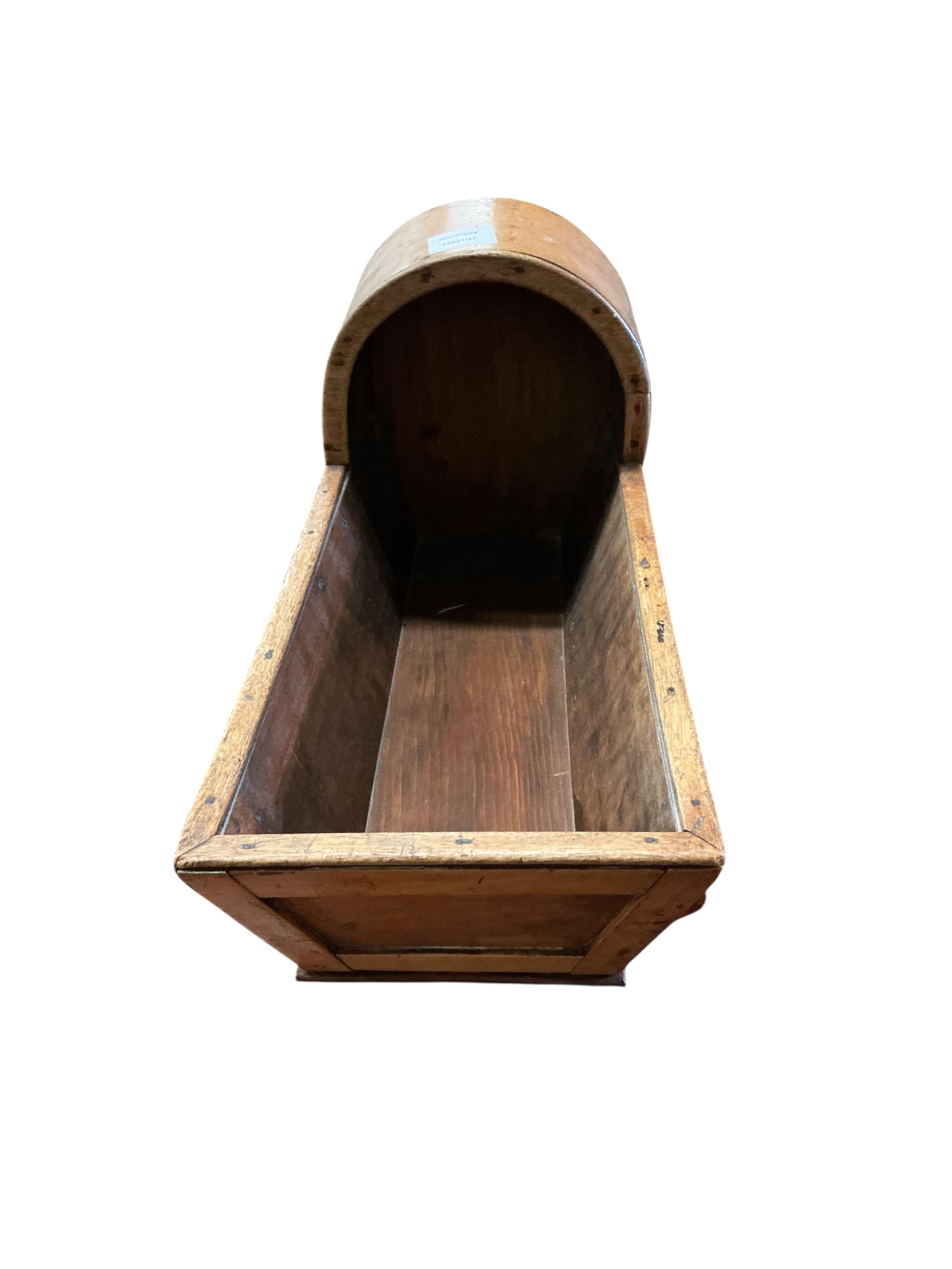 A 19th century mahogany rocking doll's crib, length 45cm, height 30cm